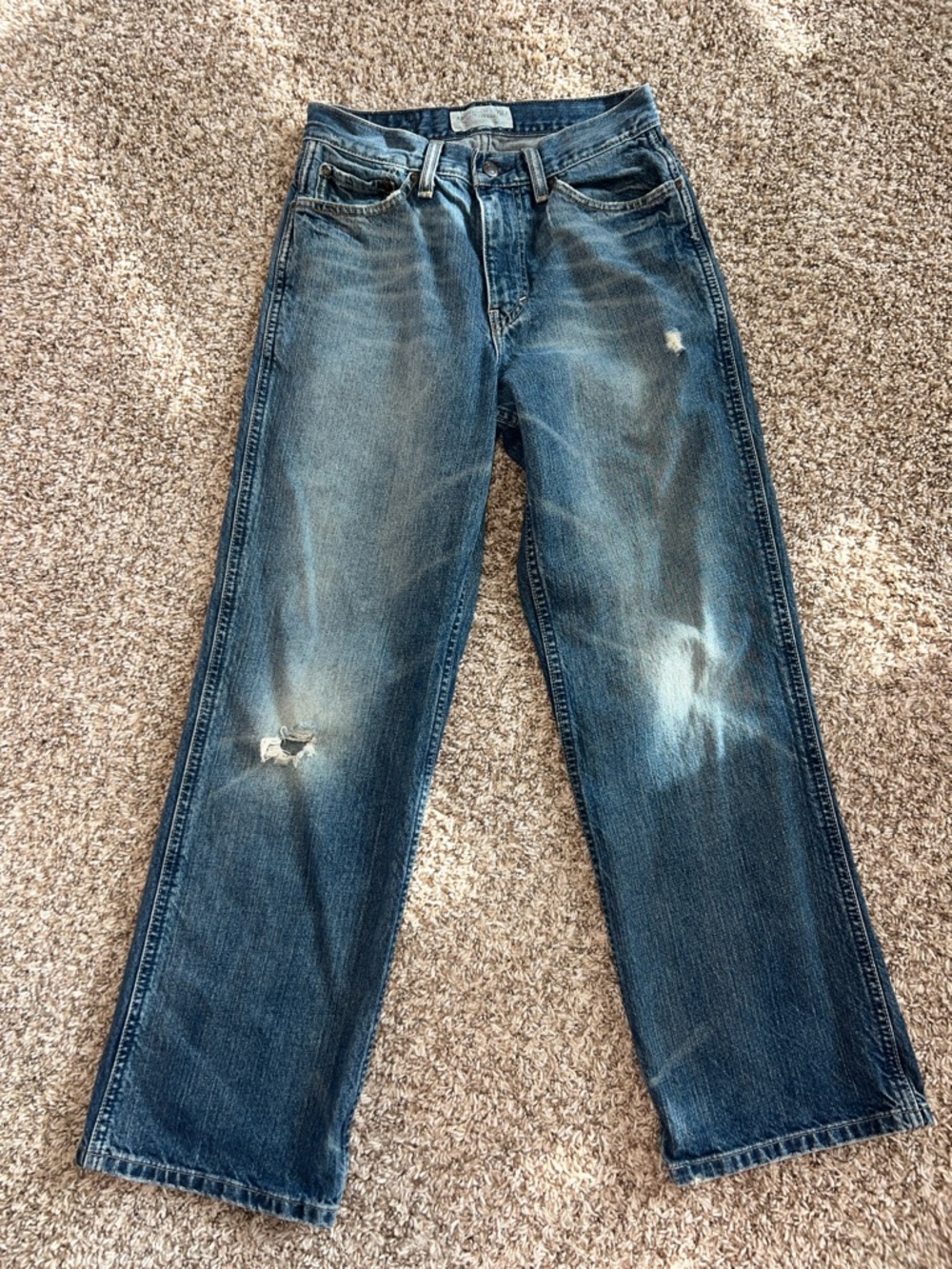 American Eagle Outfitters Young Men’s Washed Blue Jeans Loose Fit Sz 26/28 - Picture 1 of 9